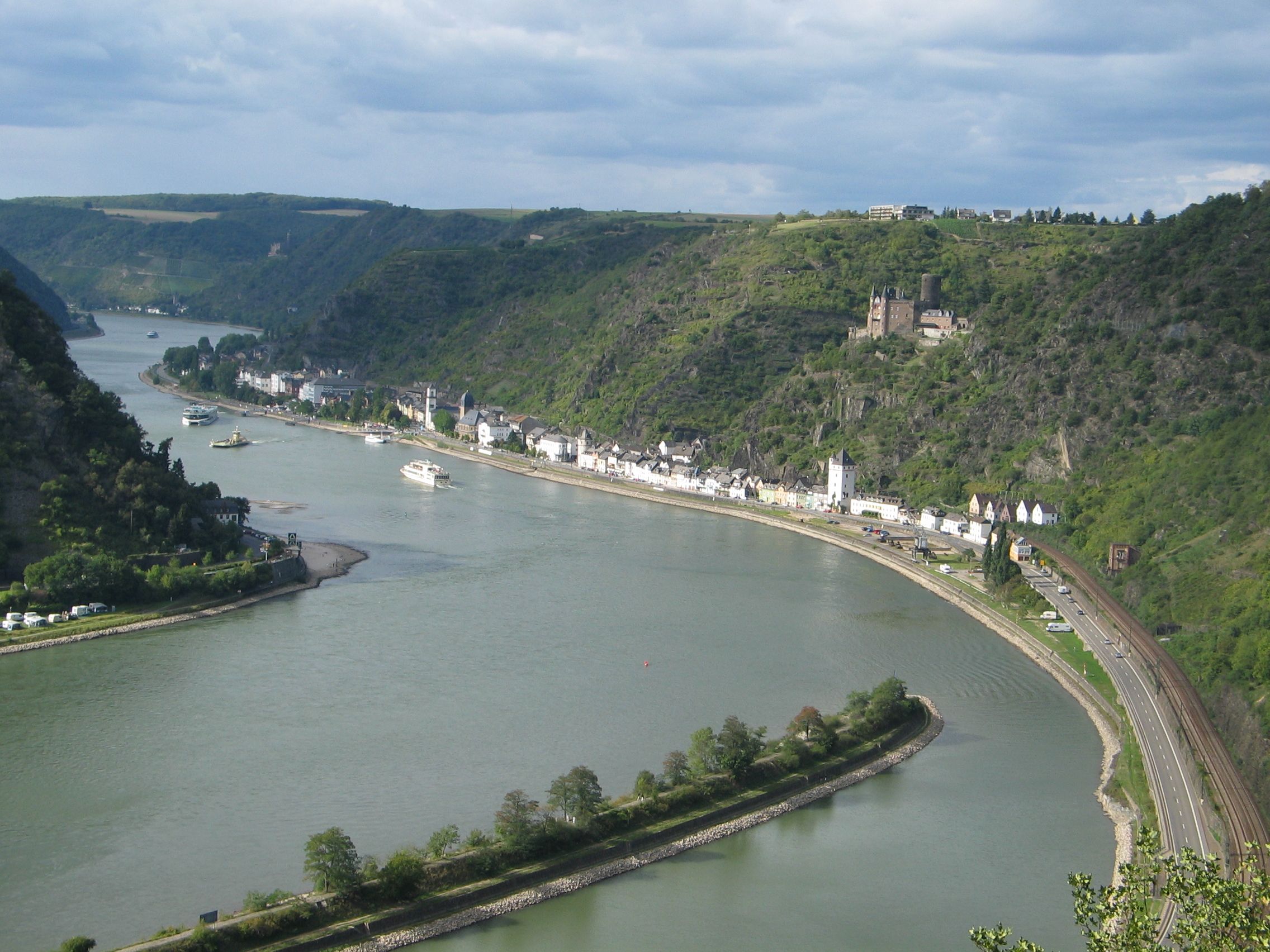 2005 - Deutschland - Mittelrheintal - Blick von der Lorelay auf St. Goarshausen